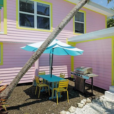 Charming Suite With Balcony And Bikes At Historic Sandpiper Inn Sanibel Ngoại thất bức ảnh