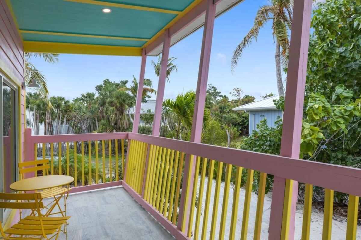 Charming Suite With Balcony And Bikes At Historic Sandpiper Inn Sanibel Ngoại thất bức ảnh