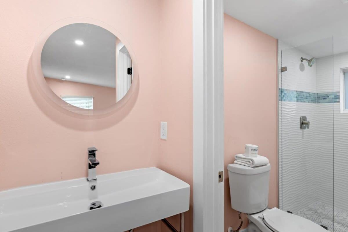 Charming Suite With Balcony And Bikes At Historic Sandpiper Inn Sanibel Ngoại thất bức ảnh