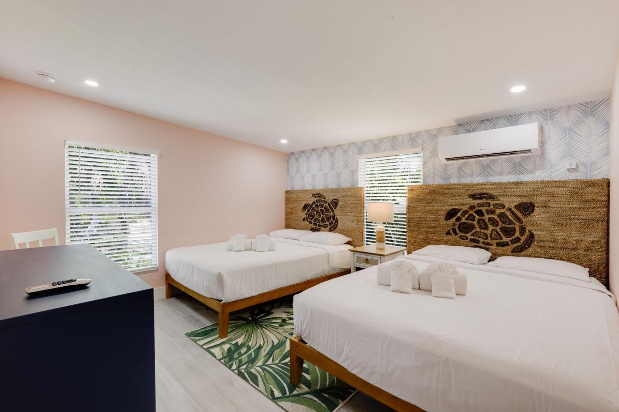 Charming Suite With Balcony And Bikes At Historic Sandpiper Inn Sanibel Ngoại thất bức ảnh