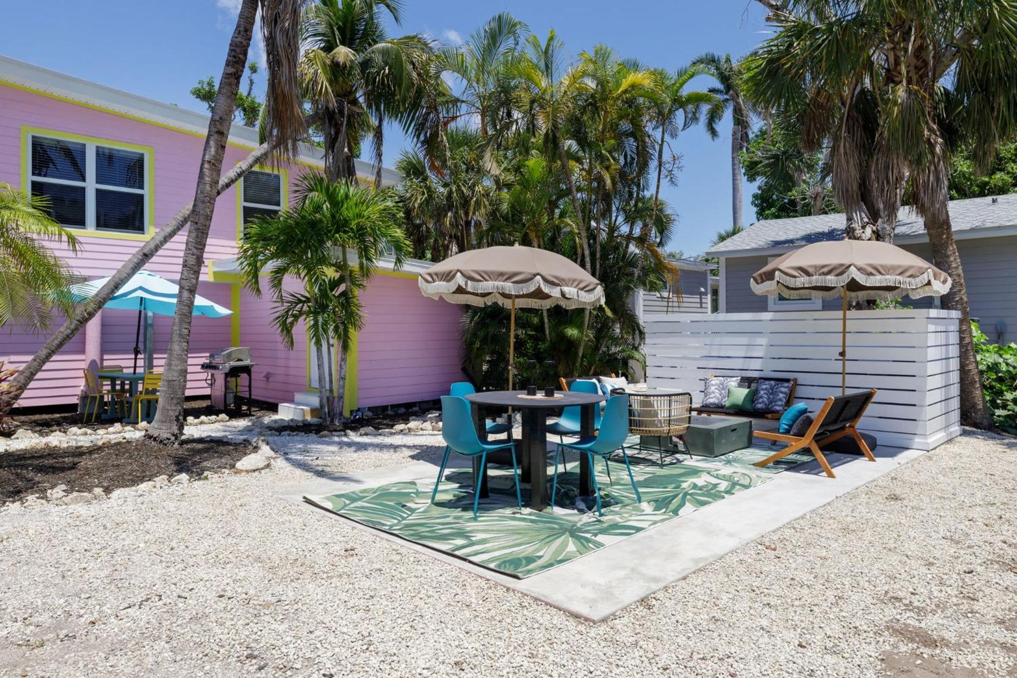 Charming Suite With Balcony And Bikes At Historic Sandpiper Inn Sanibel Ngoại thất bức ảnh