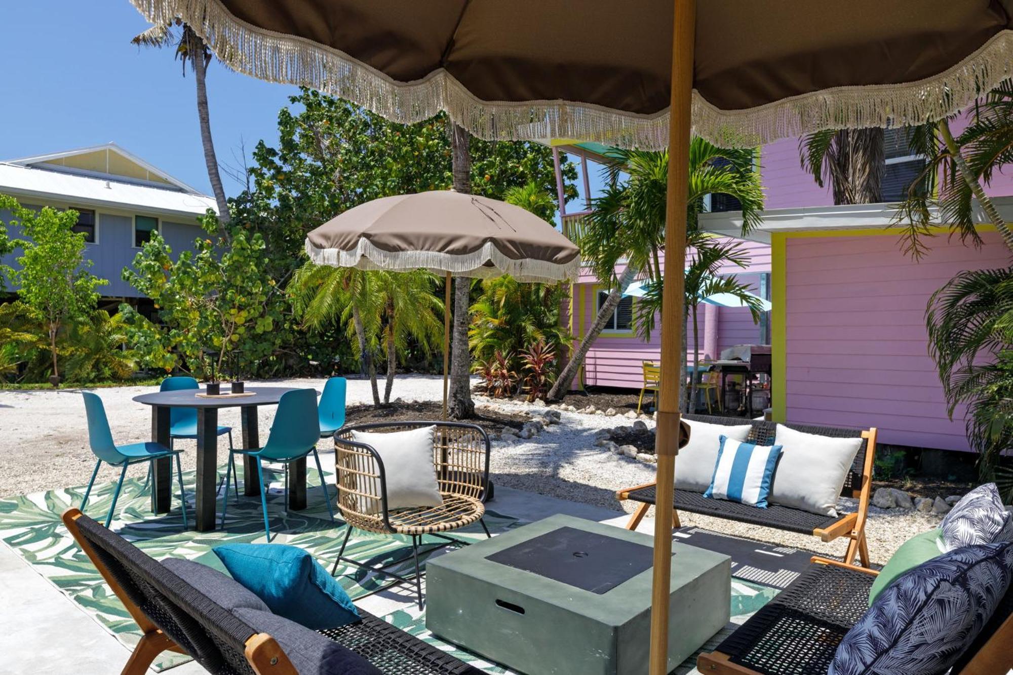 Charming Suite With Balcony And Bikes At Historic Sandpiper Inn Sanibel Ngoại thất bức ảnh