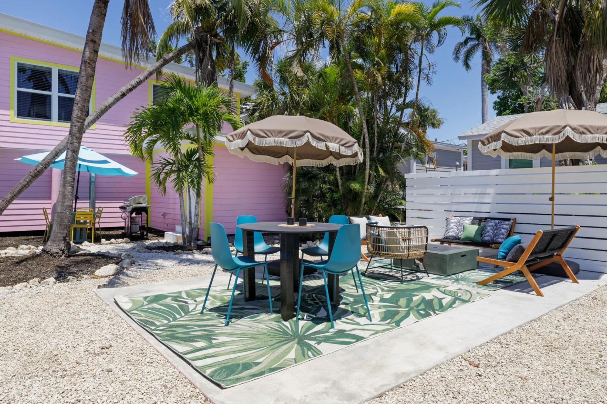 Charming Suite With Balcony And Bikes At Historic Sandpiper Inn Sanibel Ngoại thất bức ảnh